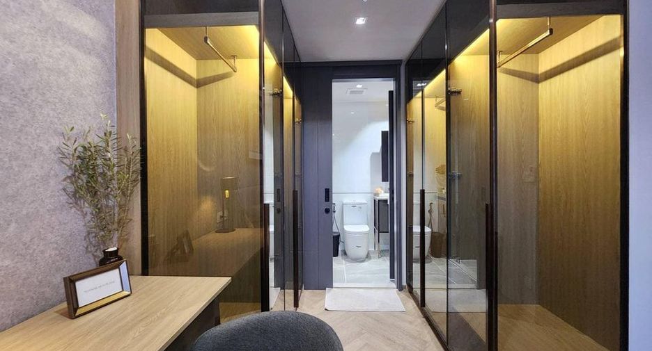 For rent 2 bedrooms condo in Bang Rak, Bangkok
