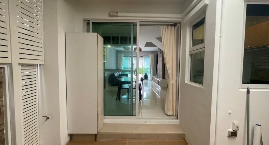For sale 3 bedrooms townhouse in Bueng Kum, Bangkok