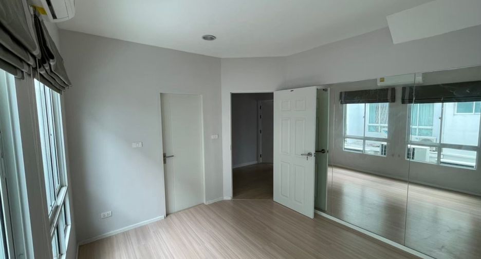 For sale 3 bedrooms townhouse in Bueng Kum, Bangkok