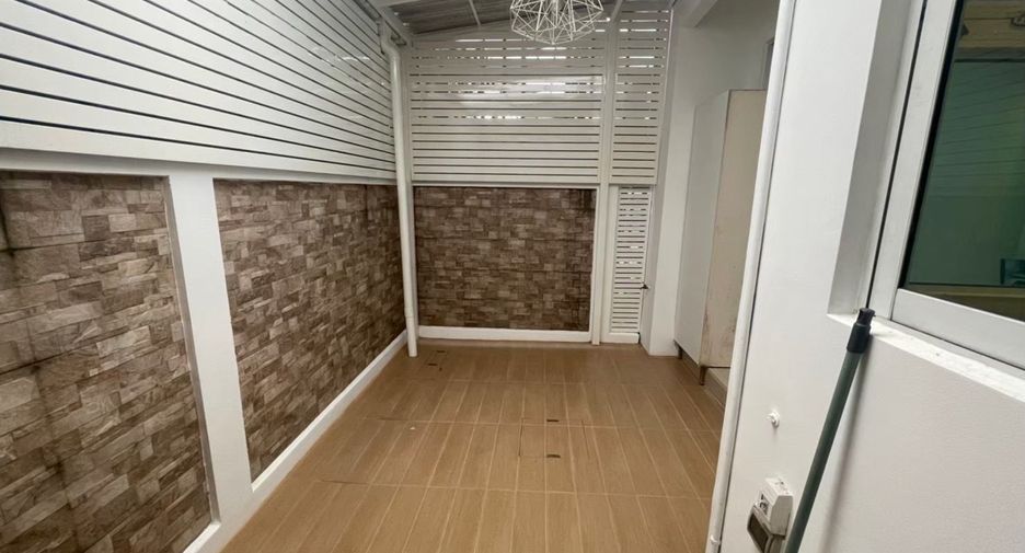 For sale 3 bedrooms townhouse in Bueng Kum, Bangkok