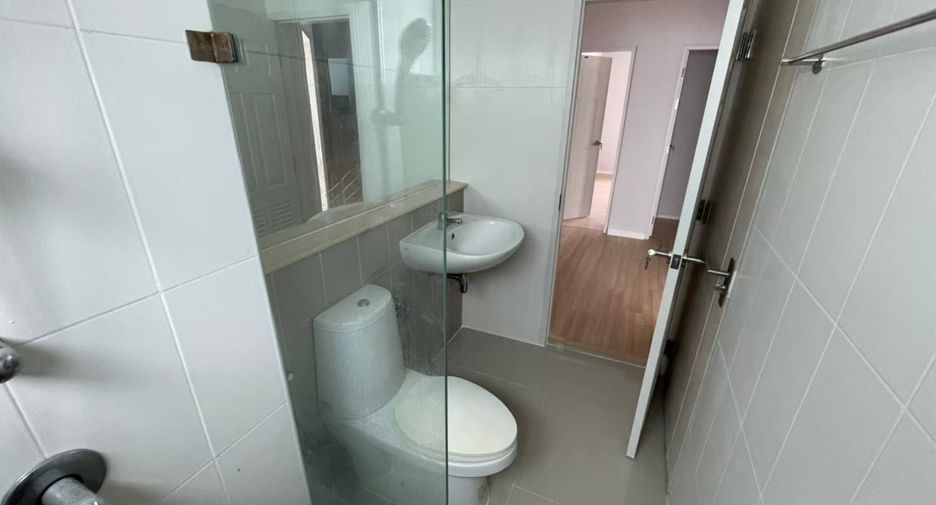For sale 3 bedrooms townhouse in Bueng Kum, Bangkok