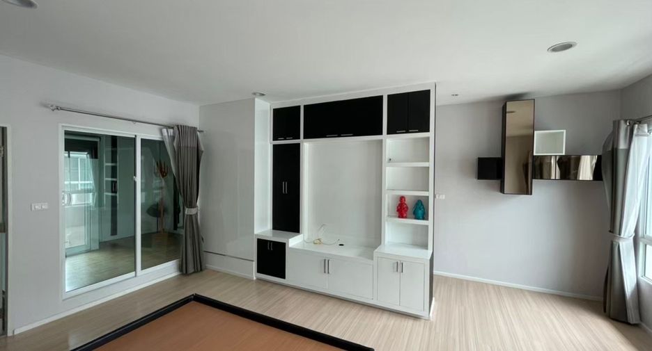 For sale 3 bedrooms townhouse in Bueng Kum, Bangkok