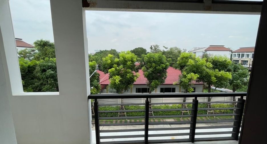 For sale 3 bedrooms townhouse in Bueng Kum, Bangkok