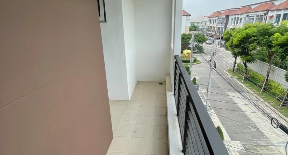 For sale 3 bedrooms townhouse in Bueng Kum, Bangkok