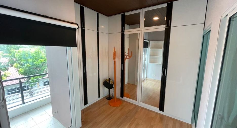 For sale 3 bedrooms townhouse in Bueng Kum, Bangkok