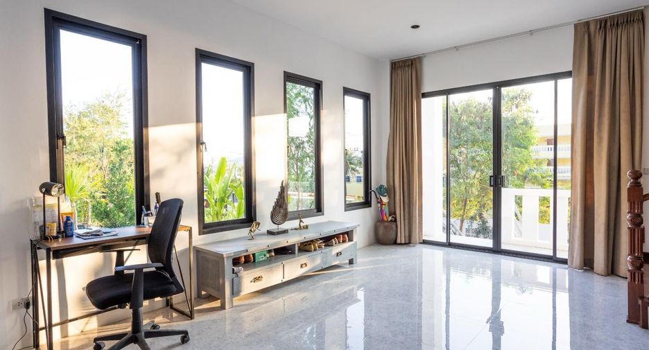 À louer 4 chambres villa à Mueang Phuket, Phuket