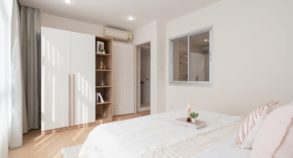 For sale 2 bedrooms condo in Huai Khwang, Bangkok