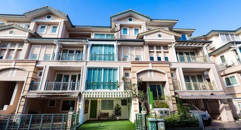 For rent 4 bedrooms house in Lat Phrao, Bangkok