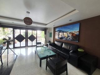 For sale 4 bedrooms townhouse in Yan Nawa, Bangkok
