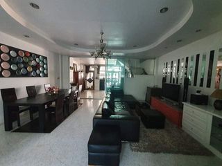 For sale 4 bedrooms townhouse in Yan Nawa, Bangkok