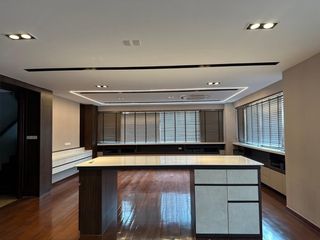 Продажа 3 спальни кондо в Кхлонг Тоеи, Бангкок