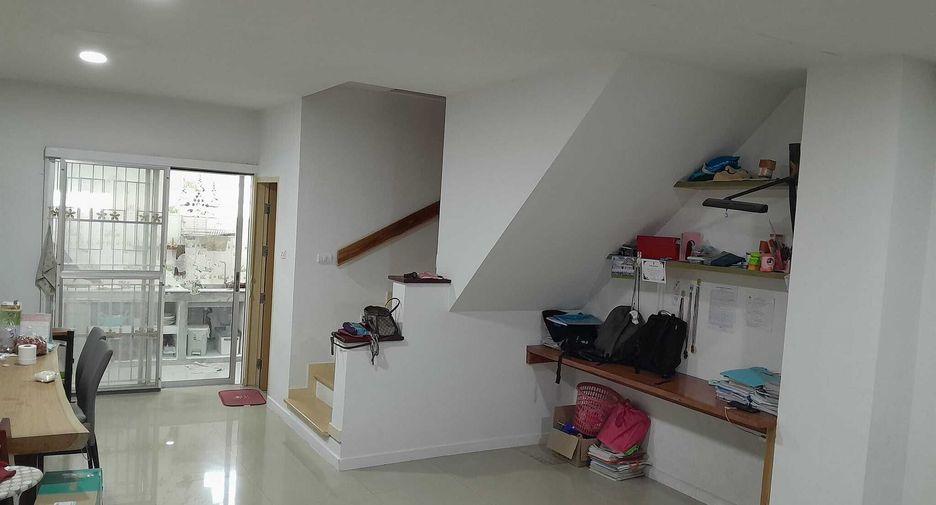 For sale 3 bedrooms townhouse in Bang Khen, Bangkok