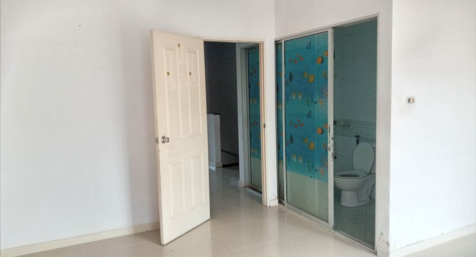 For sale 3 bedrooms townhouse in Bang Khen, Bangkok