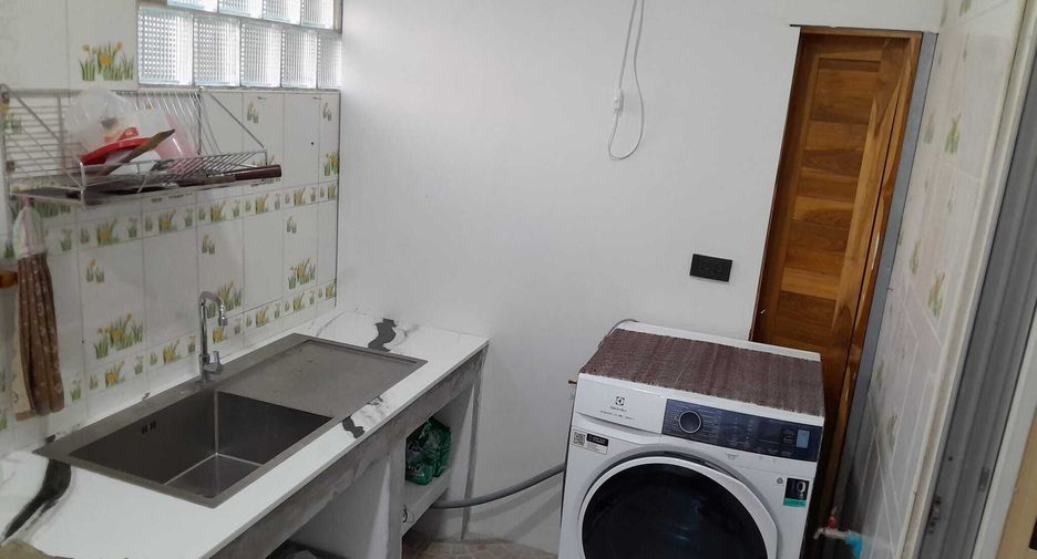 For sale 3 bedrooms townhouse in Bang Khen, Bangkok