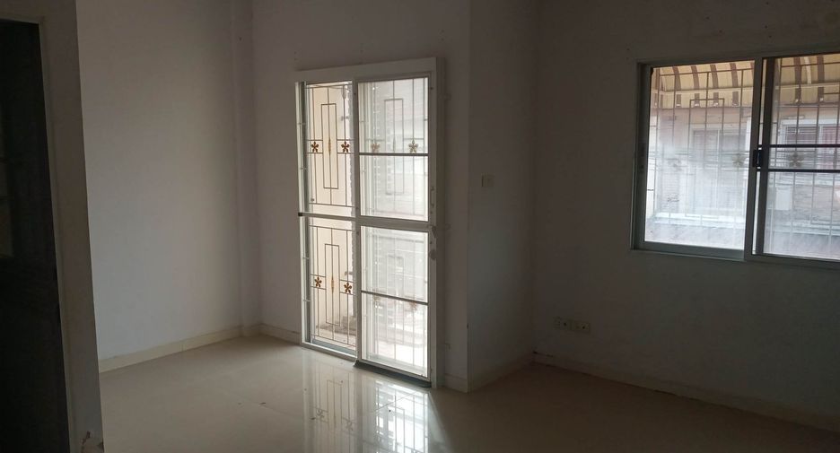 For sale 3 bedrooms townhouse in Bang Khen, Bangkok