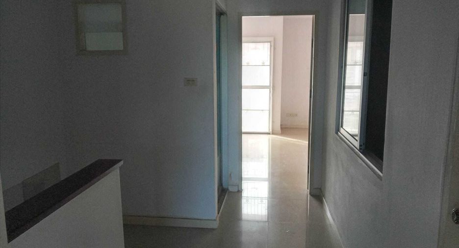 For sale 3 bedrooms townhouse in Bang Khen, Bangkok