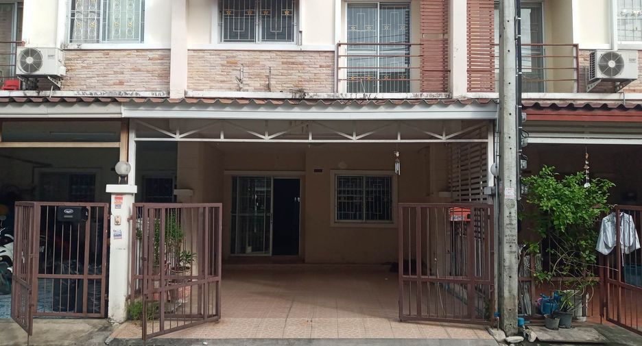 For sale 3 bedrooms townhouse in Bang Khen, Bangkok