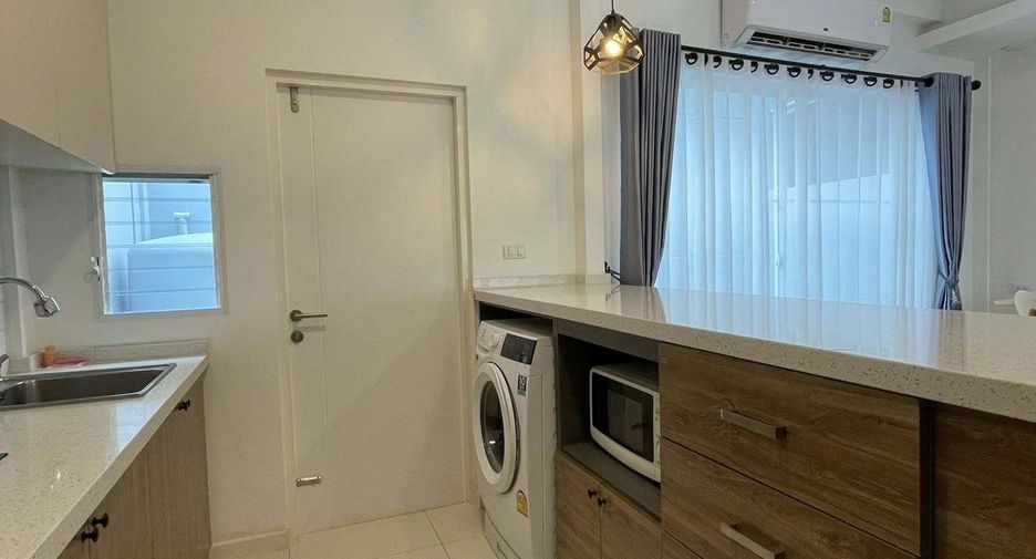 For rent 3 bedrooms townhouse in Prawet, Bangkok