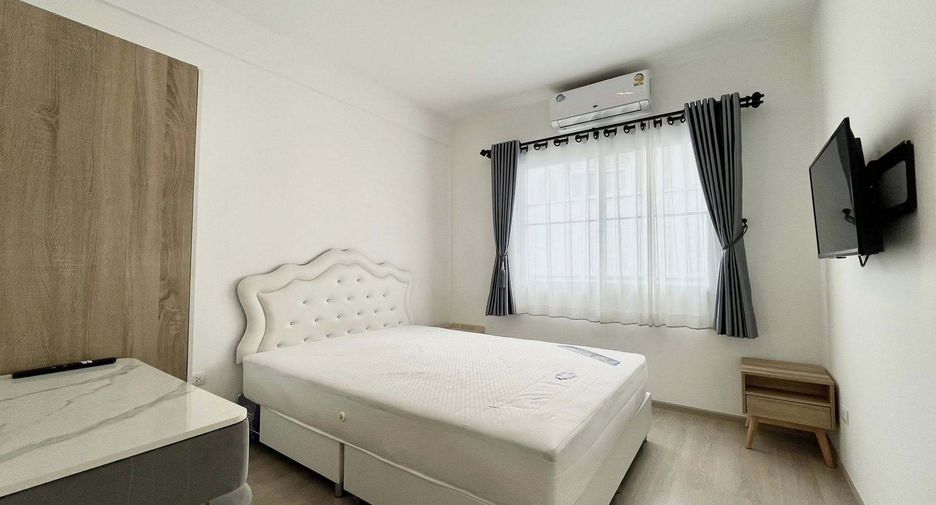 For rent 3 bedrooms townhouse in Prawet, Bangkok