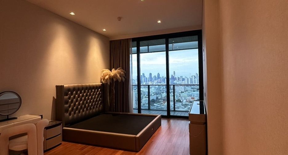 For rent 2 bedrooms condo in Khlong San, Bangkok