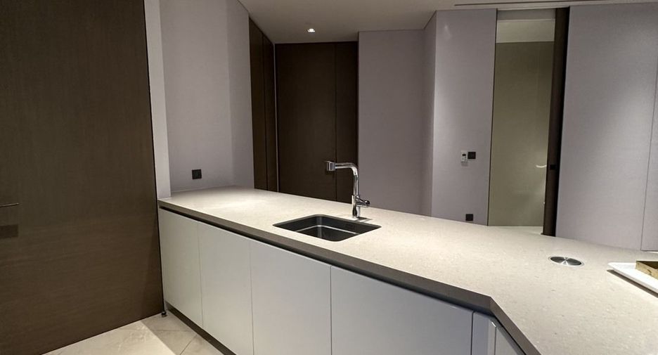 For rent 2 bedrooms condo in Khlong San, Bangkok