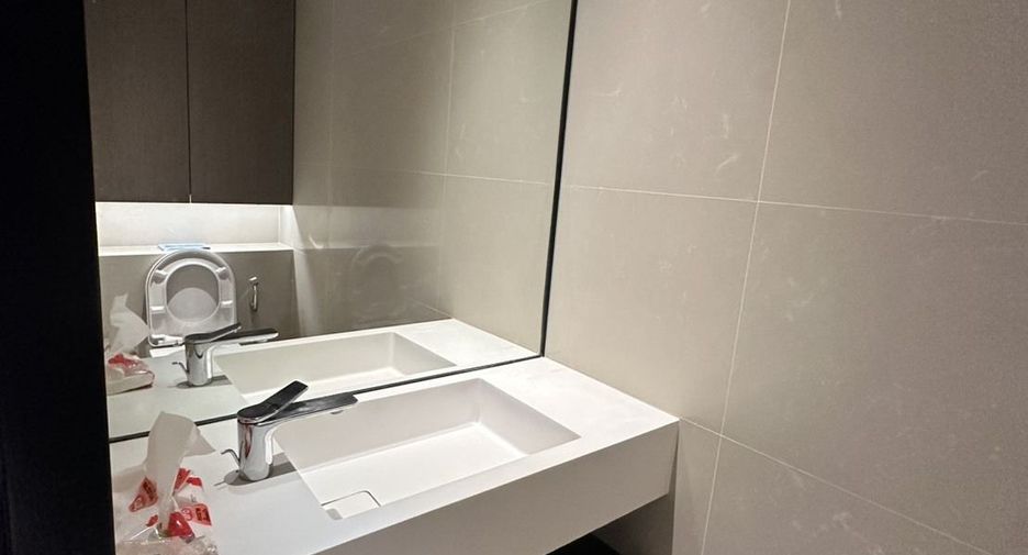 For rent 2 bedrooms condo in Khlong San, Bangkok