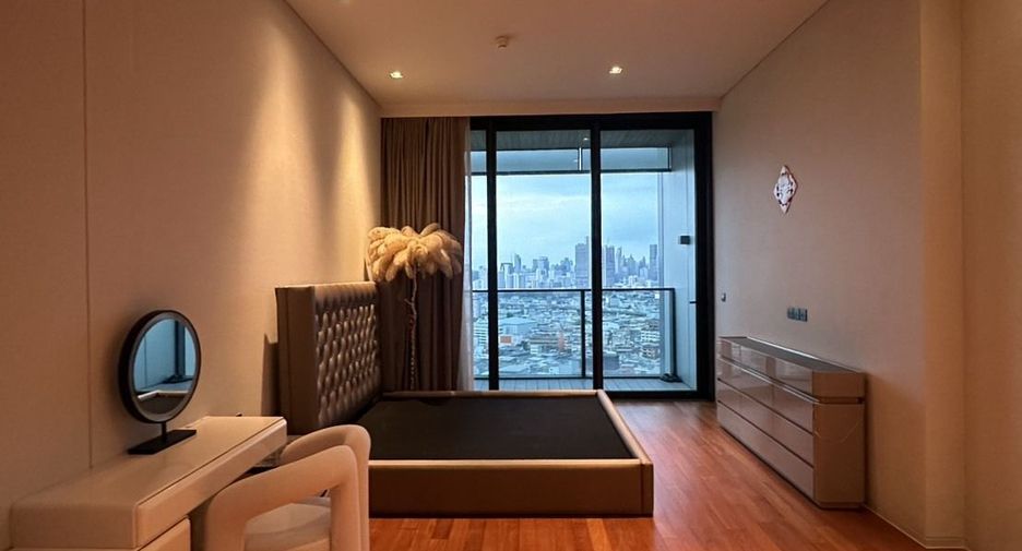 For rent 2 bedrooms condo in Khlong San, Bangkok