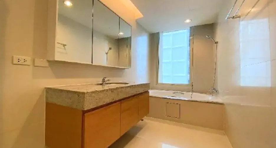 À louer 2 chambres condo à Watthana, Bangkok
