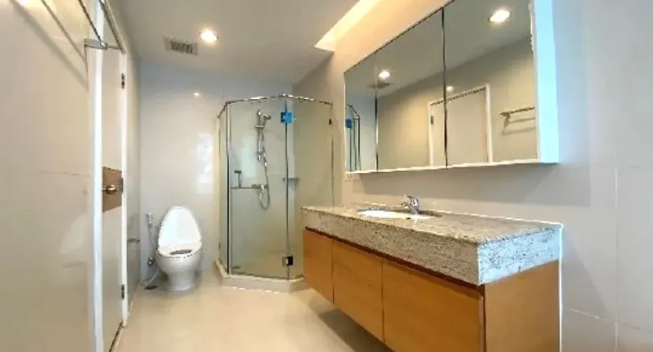 À louer 2 chambres condo à Watthana, Bangkok