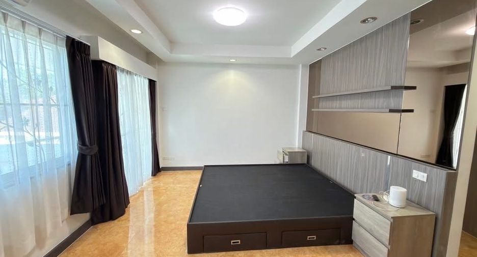 Reihenhaus zur Miete mit 3 Zimmer in Suan Luang, Bangkok