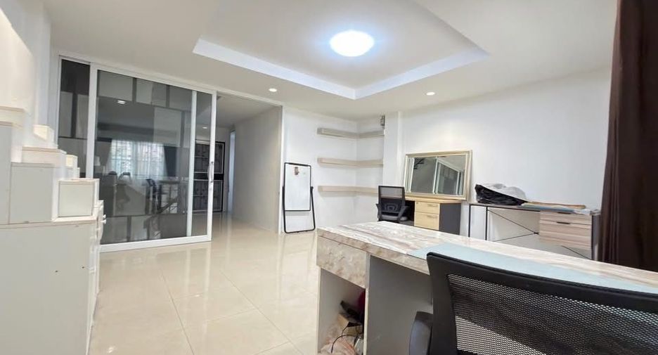 Reihenhaus zur Miete mit 3 Zimmer in Suan Luang, Bangkok