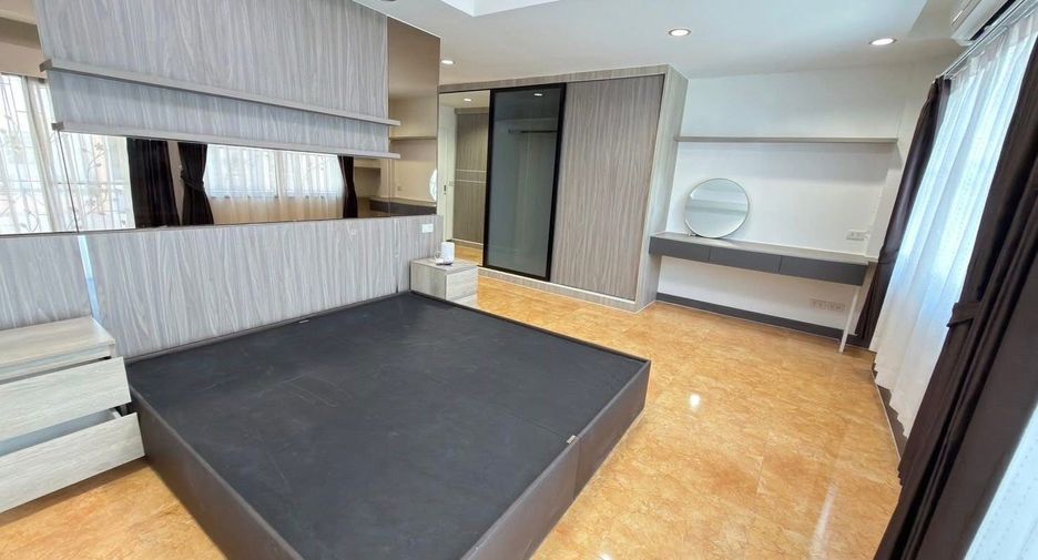 Reihenhaus zur Miete mit 3 Zimmer in Suan Luang, Bangkok