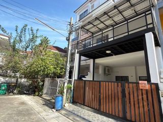 Reihenhaus zur Miete mit 3 Zimmer in Suan Luang, Bangkok