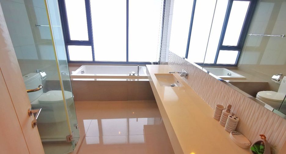 For rent 2 ベッドルーム condo in Khlong Toei, Bangkok