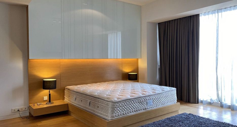 Condo en alquiler de 3 habitaciones en Sathon, Bangkok