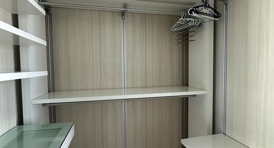 Wohnung zur Miete mit 3 Zimmer in Khlong San, Bangkok