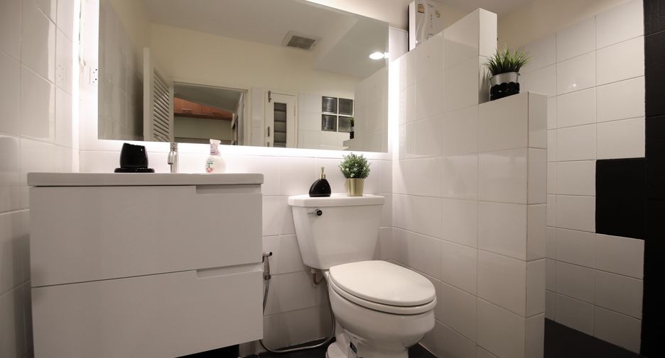 For rent 3 bedrooms house in Saphan Sung, Bangkok