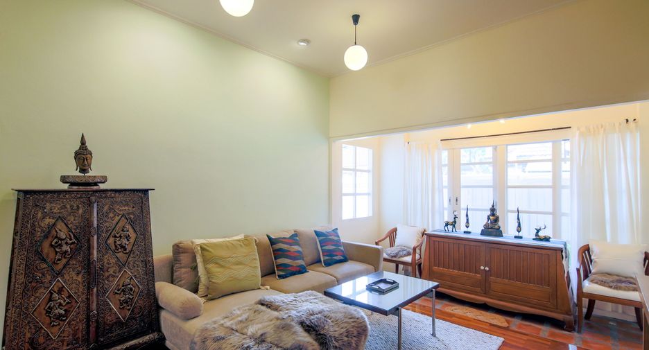 For rent 3 bedrooms house in Saphan Sung, Bangkok