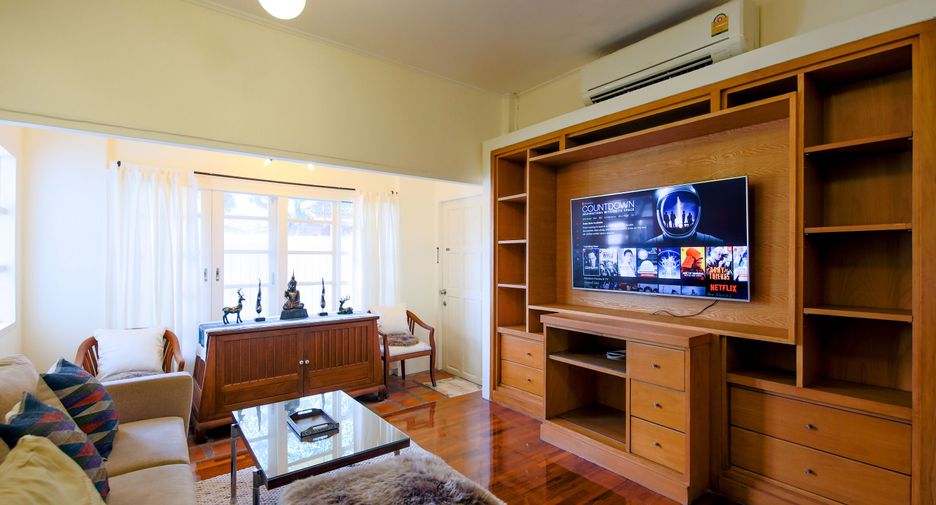 For rent 3 bedrooms house in Saphan Sung, Bangkok