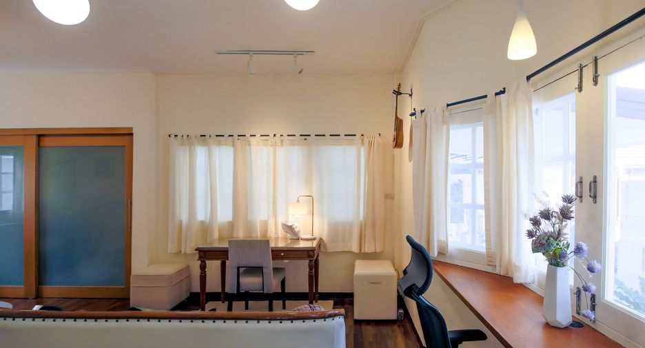 For rent 3 bedrooms house in Saphan Sung, Bangkok