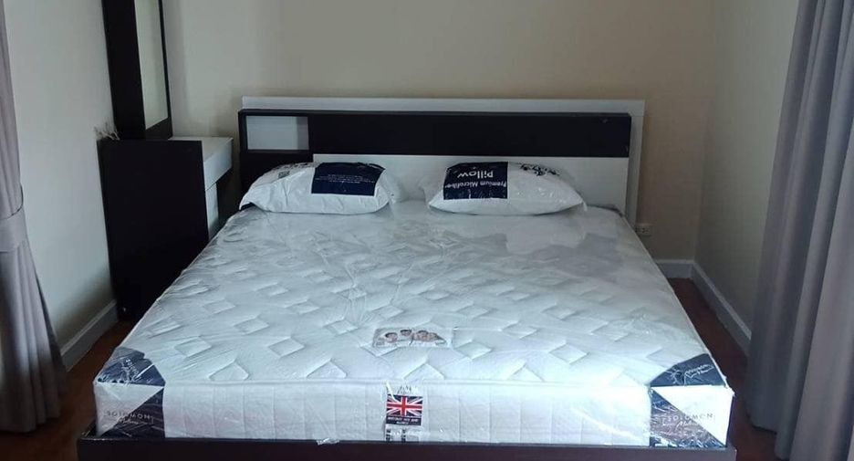 For rent 3 bedrooms townhouse in Bang Kapi, Bangkok