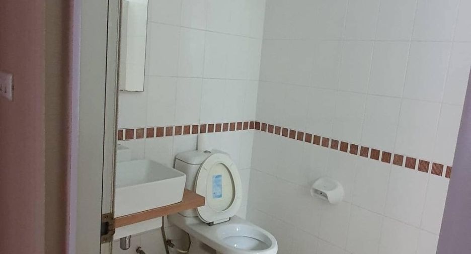 For rent 3 bedrooms townhouse in Bang Kapi, Bangkok