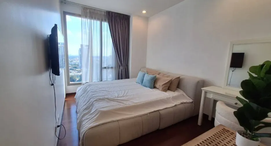 For rent 2 bedrooms condo in Khlong Toei, Bangkok