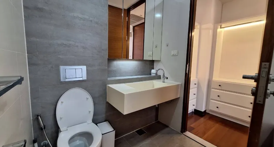 For rent 2 bedrooms condo in Khlong Toei, Bangkok