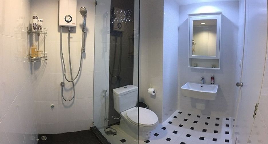 Wohnung zur Miete mit 1 Zimmer in Huai Khwang, Bangkok