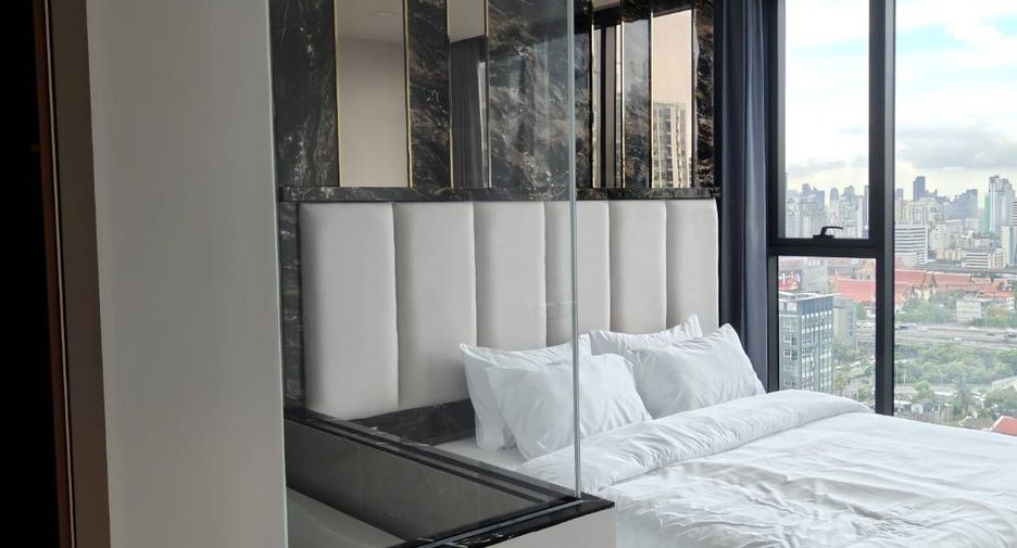 For rent 2 bedrooms condo in Huai Khwang, Bangkok
