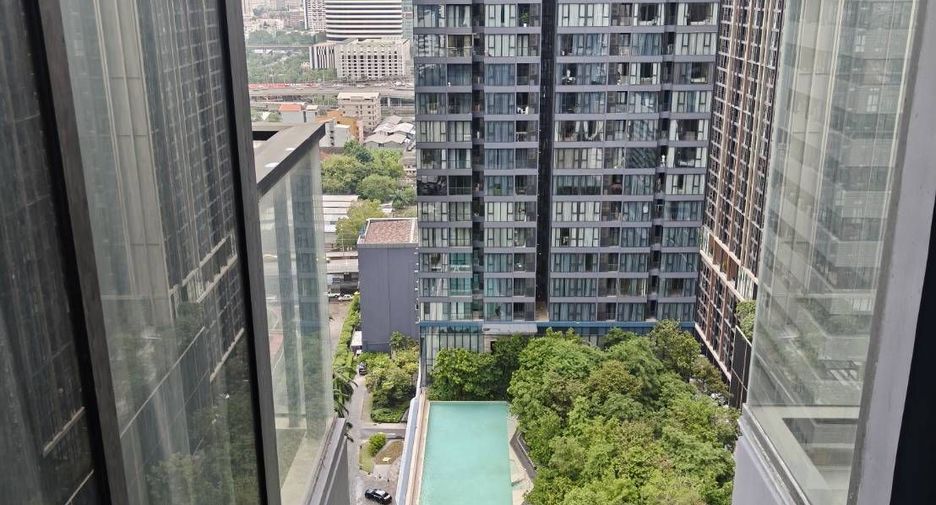 For rent 2 bedrooms condo in Huai Khwang, Bangkok