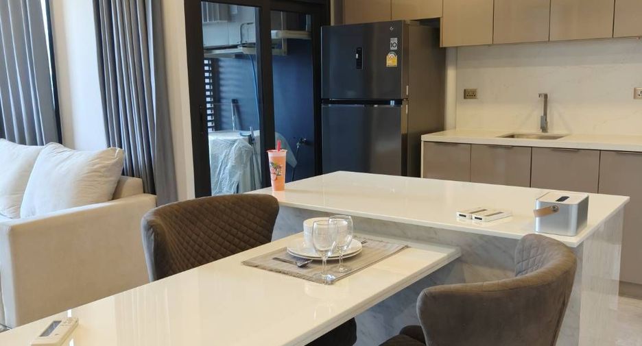 For rent 2 bedrooms condo in Huai Khwang, Bangkok