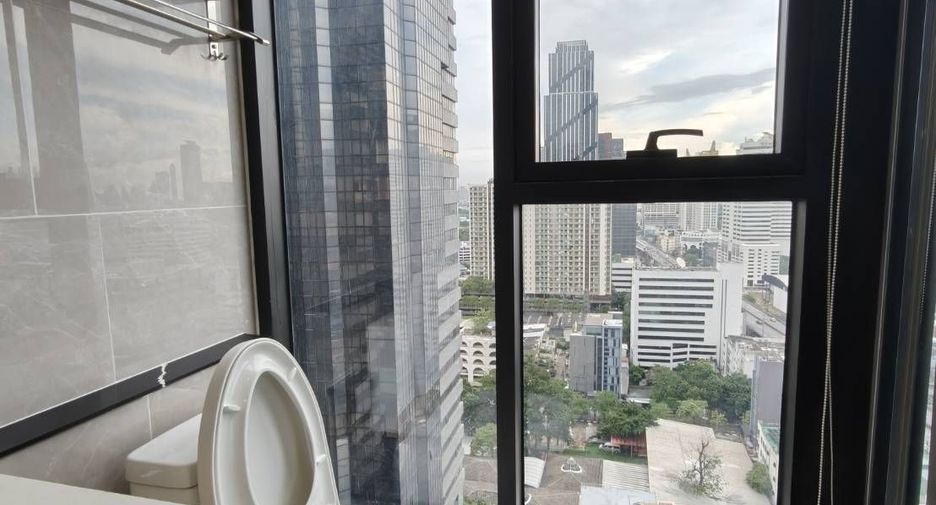 For rent 2 bedrooms condo in Huai Khwang, Bangkok