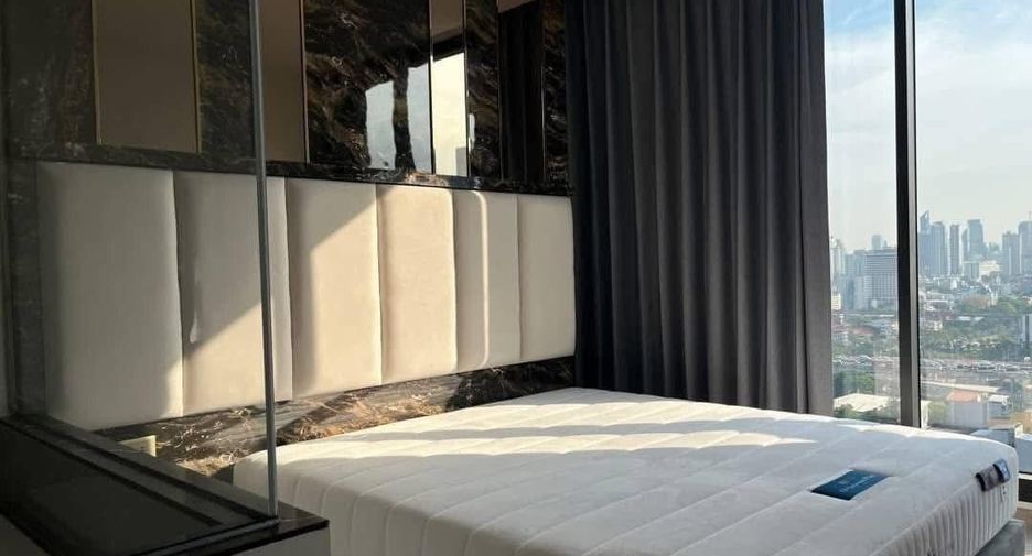 For rent 2 bedrooms condo in Huai Khwang, Bangkok